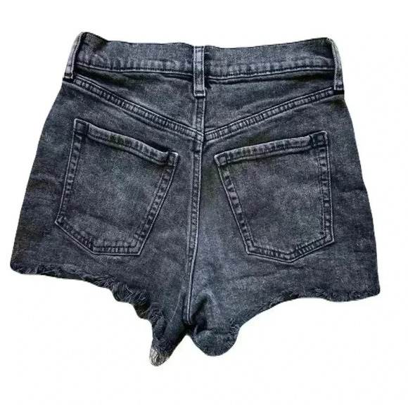 Women's Old Navy Black Distressed Jean Shorts Casual Beach Vacation Wear Size 0 - Picture 2 of 3